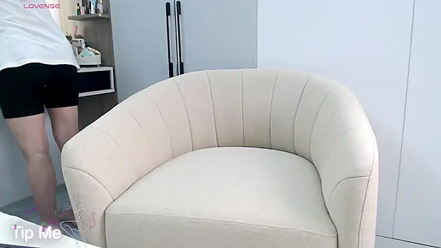Hanako love online show from 05-18-26, 03:40
