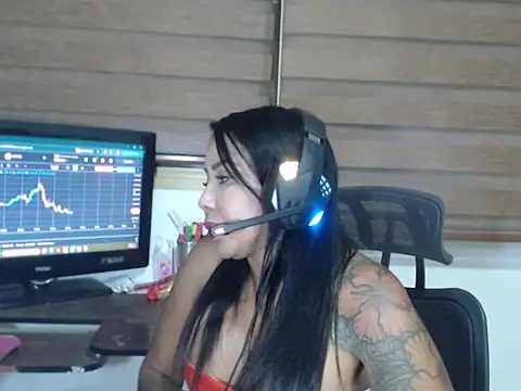 Snapshot of ERIKA-THEDOLL chatting on 09-24-25, 01:31 ERIKA-THEDOLL online show from 09-24-25, 01:31