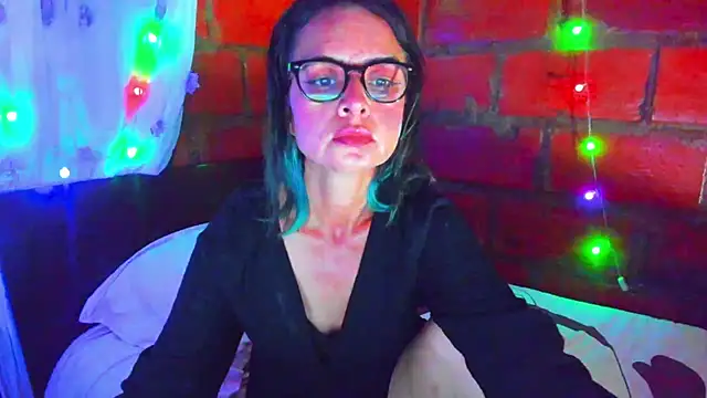 Snapshot of BrianaGarner chatting on 05-17-26, 10:22 BrianaGarner online show from 05-17-26, 10:22