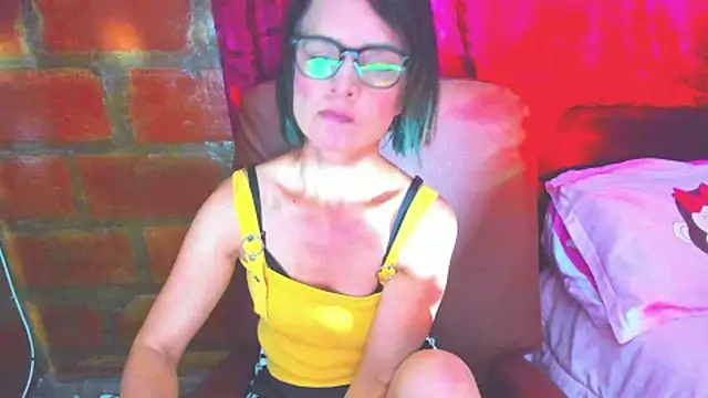 Snapshot of BrianaGarner chatting on 06-27-26, 05:40 BrianaGarner online show from 06-27-26, 05:40