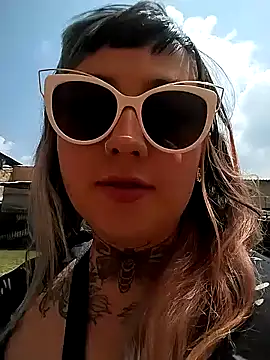 Snapshot of cindy_ink chatting on 01-17-25, 05:19 cindy ink online show from 01-17-25, 05:19