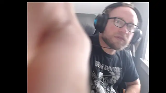 Snapshot of dragonhammer42 chatting on 09-18-25, 07:16 dragonhammer42 online show from 09-18-25, 07:16