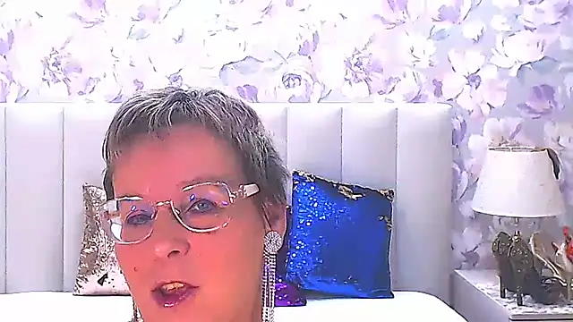 MilfyMommyXX online show from 11-08-25, 04:45