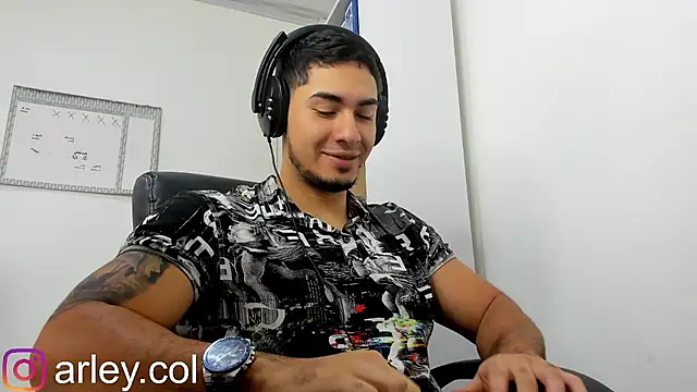 Snapshot of Dimitri_Colleman chatting on 12-06-24, 07:54 Dimitri Colleman online show from 12-06-24, 07:54