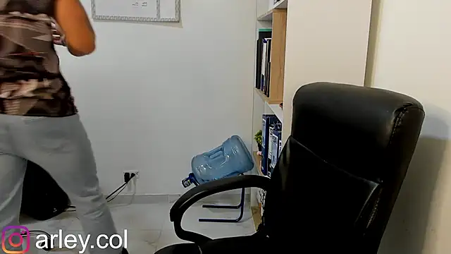 Snapshot of Dimitri_Colleman chatting on 01-24-25, 03:55 Dimitri Colleman online show from 01-24-25, 03:55