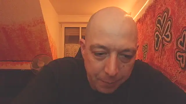 Snapshot of sextoy911 chatting on 12-18-25, 09:43 sextoy911 online show from 12-18-25, 09:43