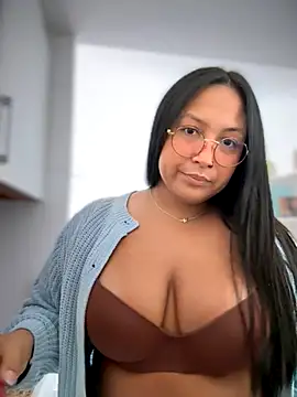 DannaaMeliza online show from 10-27-25, 10:52