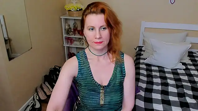 FoxySophia online show from 11-17-25, 09:09