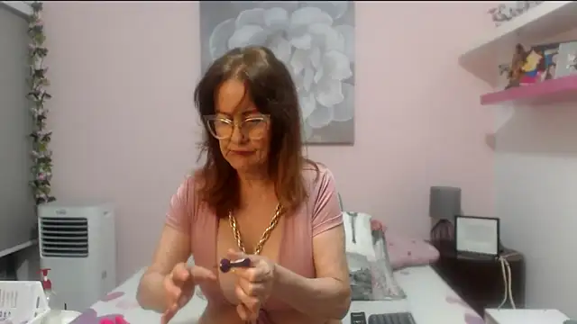 CindyCrawford online show from 05-19-26, 03:35