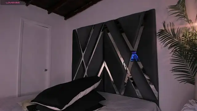 moonsweet1 online show from 05-11-26, 06:49