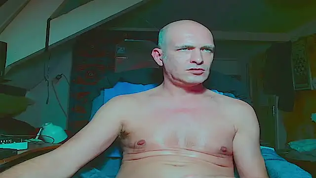 Snapshot of maxhard77 chatting on 11-15-25, 10:59 maxhard77 online show from 11-15-25, 10:59