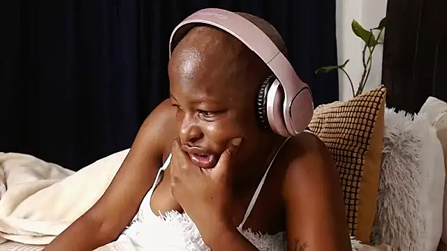 SoftRosee online show from 04-28-26, 05:51