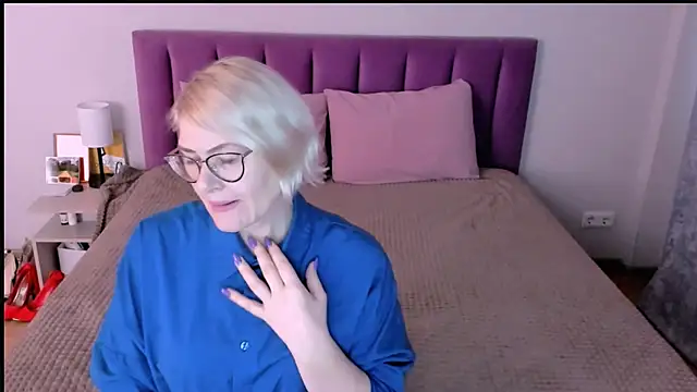 sabrinamacmarren online show from 11-23-25, 12:27