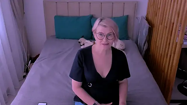 sabrinamacmarren online show from 03-02-26, 09:38