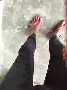 Snapshot of bigh96dik chatting on 12-31-24, 08:04 bigh96dik online show from 12-31-24, 08:04