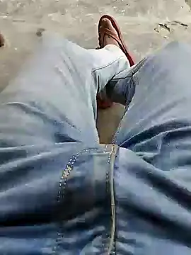 Snapshot of bigh96dik chatting on 01-13-25, 08:26 bigh96dik online show from 01-13-25, 08:26