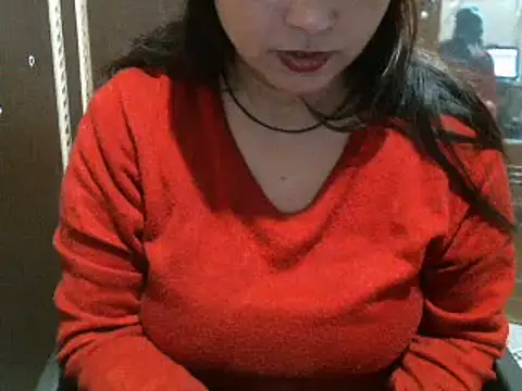 Snapshot of UrsMansi chatting on 12-17-24, 06:35 UrsMansi online show from 12-17-24, 06:35