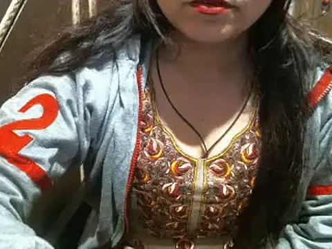Snapshot of UrsMansi chatting on 12-18-24, 06:57 UrsMansi online show from 12-18-24, 06:57
