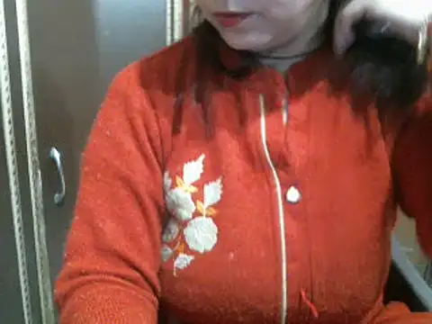 Snapshot of UrsMansi chatting on 12-20-24, 04:53 UrsMansi online show from 12-20-24, 04:53