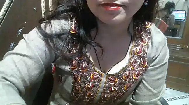 Snapshot of UrsMansi chatting on 02-24-25, 10:58 UrsMansi online show from 02-24-25, 10:58