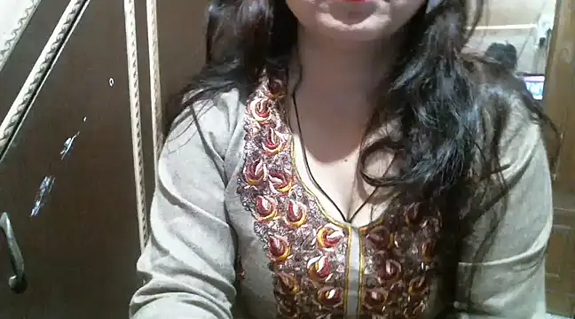 Snapshot of UrsMansi chatting on 03-05-25, 11:49 UrsMansi online show from 03-05-25, 11:49