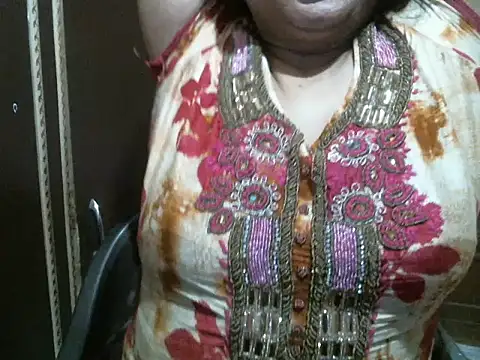 Snapshot of UrsMansi chatting on 09-15-25, 03:28 UrsMansi online show from 09-15-25, 03:28