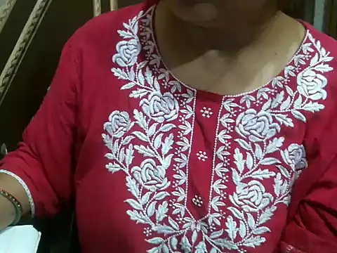 Snapshot of UrsMansi chatting on 10-05-25, 08:40 UrsMansi online show from 10-05-25, 08:40