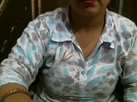 Snapshot of UrsMansi chatting on 10-18-25, 07:09 UrsMansi online show from 10-18-25, 07:09