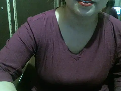 Snapshot of UrsMansi chatting on 10-24-25, 07:32 UrsMansi online show from 10-24-25, 07:32