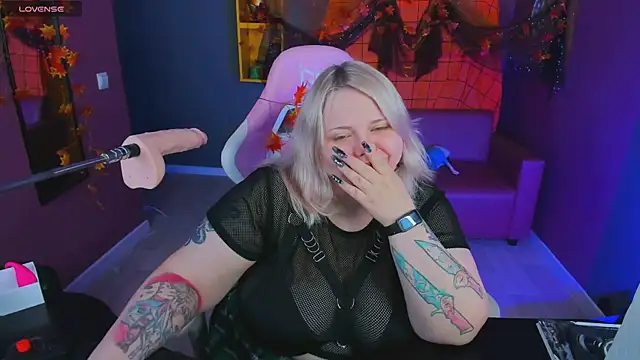 Snapshot of Yoki_Shizuko chatting on 10-13-25, 06:57 Yoki Shizuko online show from 10-13-25, 06:57