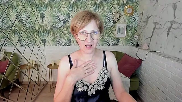 Snapshot of Paris_Cherry chatting on 06-19-26, 06:12 Paris Cherry online show from 06-19-26, 06:12