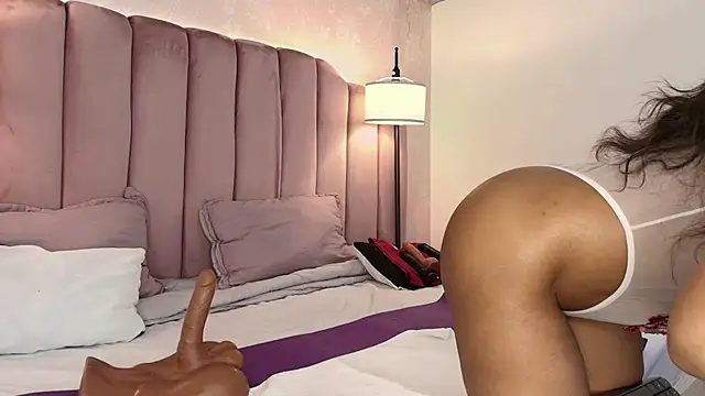 Snapshot of HallyBans chatting on 06-11-26, 07:34 HallyBans online show from 06-11-26, 07:34