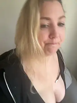 Snapshot of Anna_Alexa chatting on 01-28-25, 08:25 Anna Alexa online show from 01-28-25, 08:25