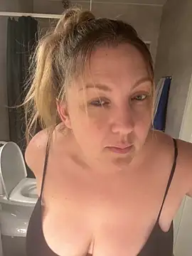 Snapshot of Anna_Alexa chatting on 11-02-25, 04:31 Anna Alexa online show from 11-02-25, 04:31