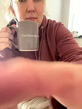 Snapshot of Anna_Alexa chatting on 11-07-25, 01:00 Anna Alexa online show from 11-07-25, 01:00