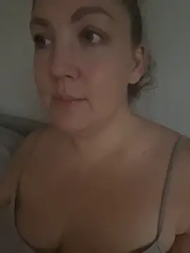 Snapshot of Anna_Alexa chatting on 11-13-25, 07:07 Anna Alexa online show from 11-13-25, 07:07