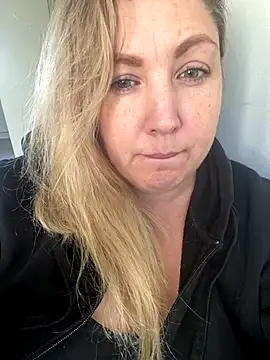 Snapshot of Anna_Alexa chatting on 11-17-25, 10:21 Anna Alexa online show from 11-17-25, 10:21