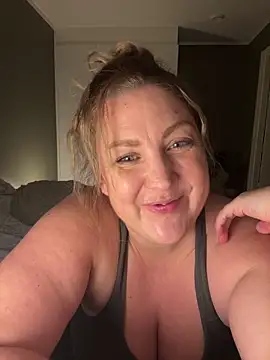 Anna Alexa online show from 12-19-25, 04:14