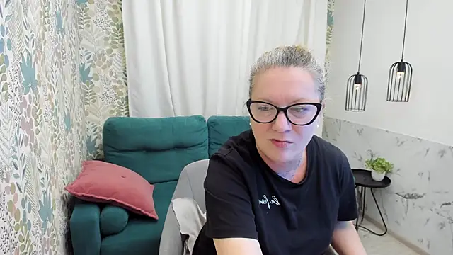 Snapshot of LeaPure chatting on 06-21-26, 05:10 LeaPure online show from 06-21-26, 05:10