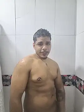 Snapshot of starguy_28 chatting on 06-11-26, 12:43 starguy 28 online show from 06-11-26, 12:43