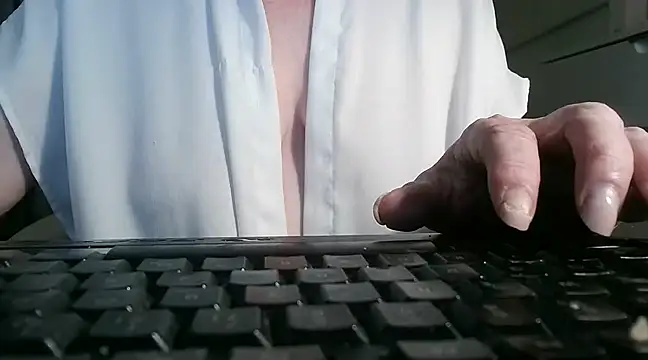 Snapshot of heidi60 chatting on 02-16-25, 02:32 heidi60 online show from 02-16-25, 02:32