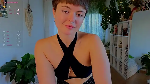 Snapshot of lana_sky chatting on 09-30-25, 02:33 lana sky online show from 09-30-25, 02:33