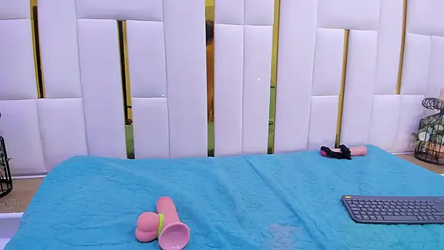 cristinapuerta  online show from 12-02-24, 06:10