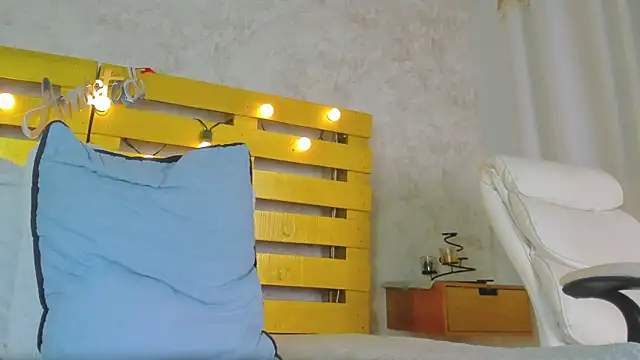 cristinapuerta  online show from 09-24-25, 11:46