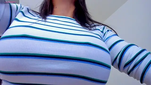 Snapshot of Sarah_Stone_ chatting on 01-04-25, 10:45 Sarah Stone  online show from 01-04-25, 10:45