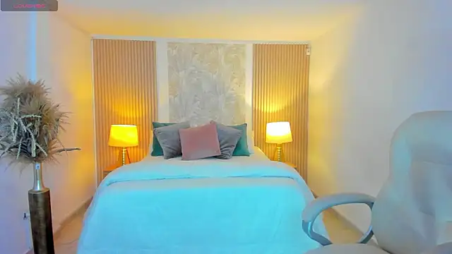 Sarah Stone  online show from 03-09-26, 08:24