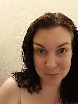 DesreRose online show from 06-04-26, 05:08