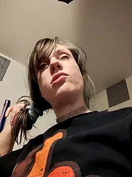 Snapshot of TheDaisyChaos chatting on 10-21-25, 07:58 TheDaisyChaos online show from 10-21-25, 07:58