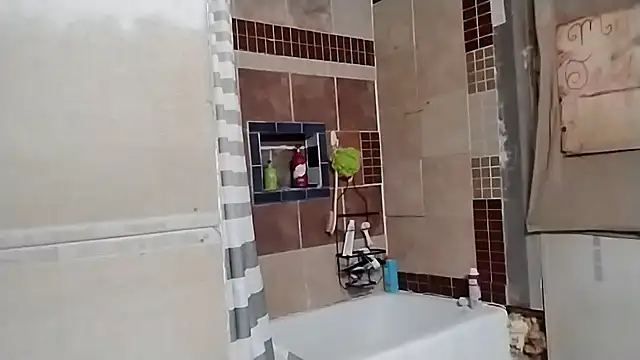 Snapshot of ThickDMatty@xh chatting on 12-19-24, 09:18 ThickDMattyxh online show from 12-19-24, 09:18