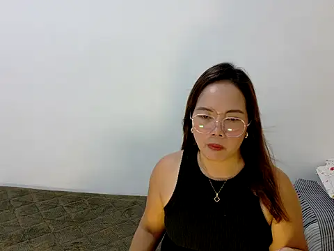 BURBERRY69 online show from 04-07-26, 09:43